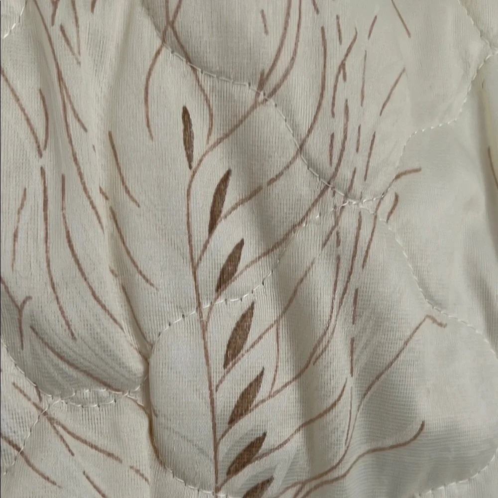 Elegant Cream bedspread with Leaf Pattern. Set of 2